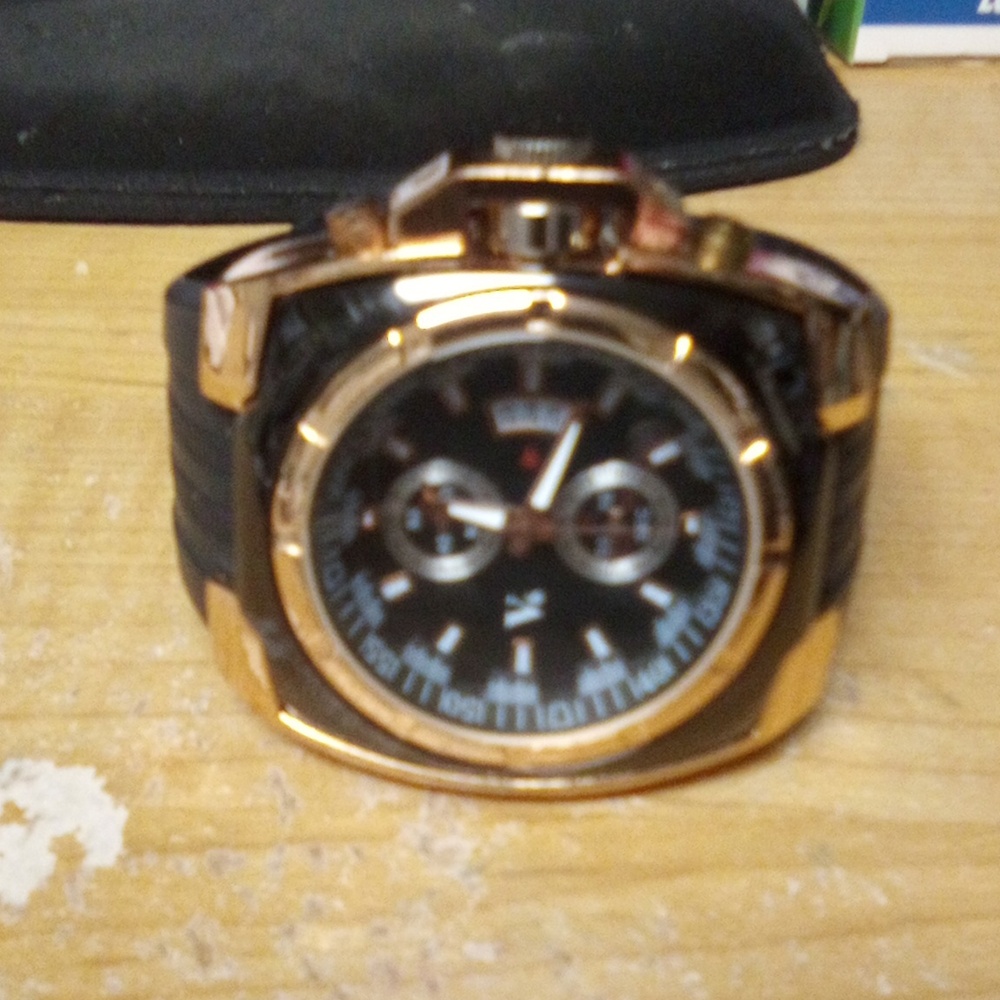 Men's watch the chronograph look